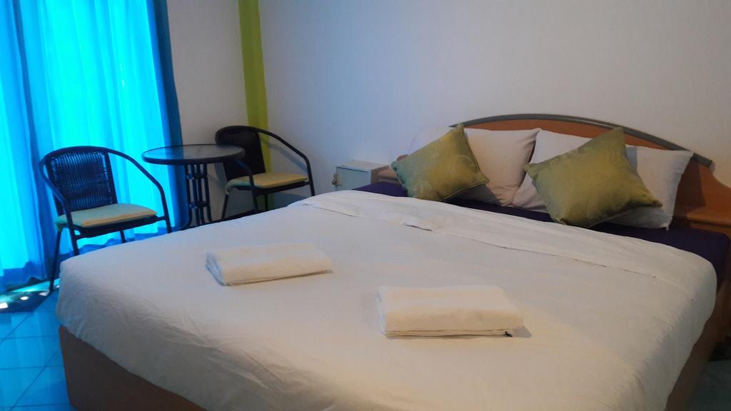 Nong Guest House Pattaya Buitenkant foto