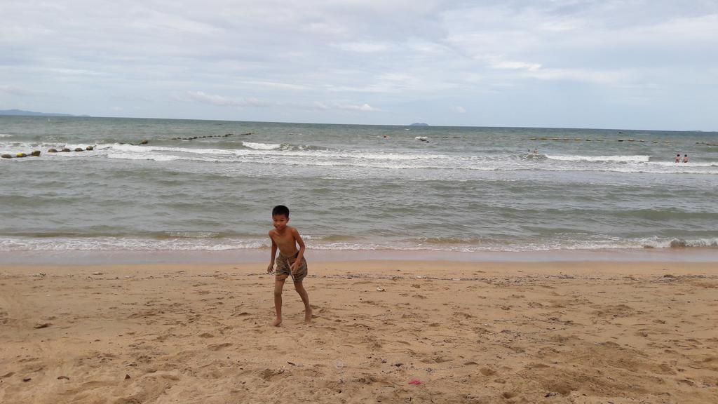 Nong Guest House Pattaya Buitenkant foto