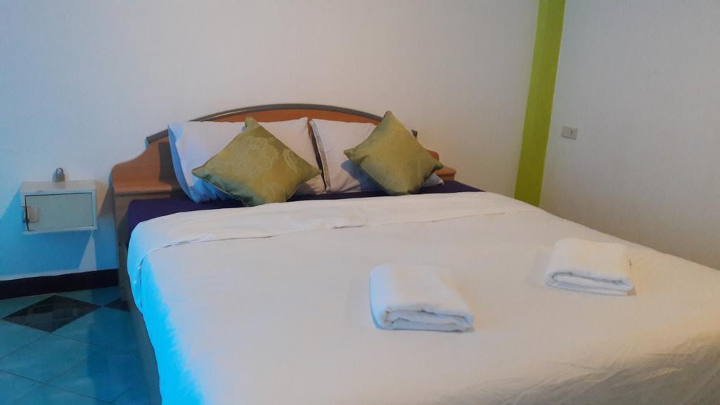 Nong Guest House Pattaya Buitenkant foto